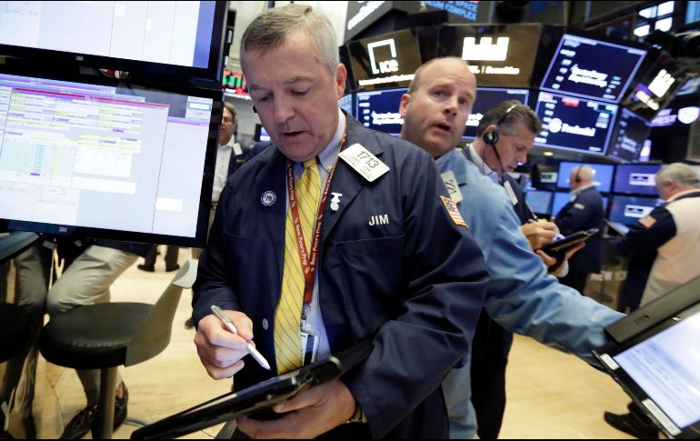 El Dow Jones avanzó 197 puntos, un 0.8 por ciento, hasta alcanzar las 25 mil 877 unidades. AP/ARCHIVO
