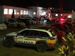 Por el momento, se desconocen los motivos del ataque y el atacante está en hospital siendo atendido y detenido, reportan autoridades locales. TWITTER / @_cregional