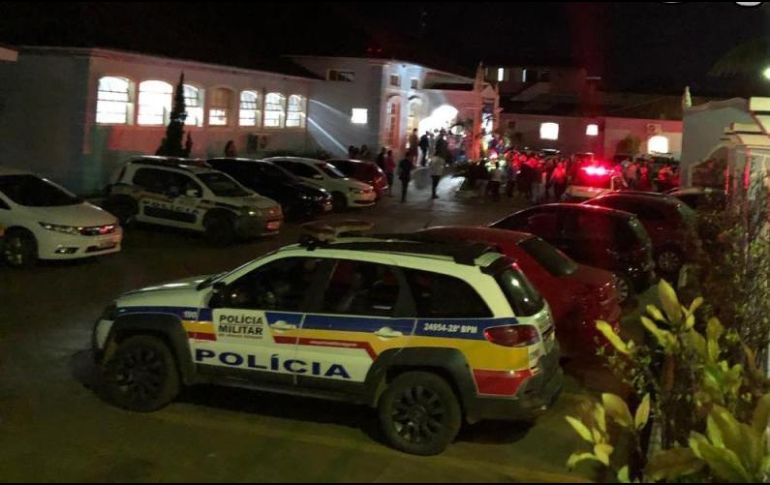 Por el momento, se desconocen los motivos del ataque y el atacante está en hospital siendo atendido y detenido, reportan autoridades locales. TWITTER / @_cregional