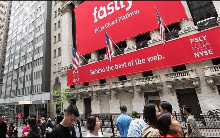 El NYSE Composite, por su parte, retrocede 39.28 puntos y se coloca en 12 mil 681.44 unidades. FACEBOOK / NYSE