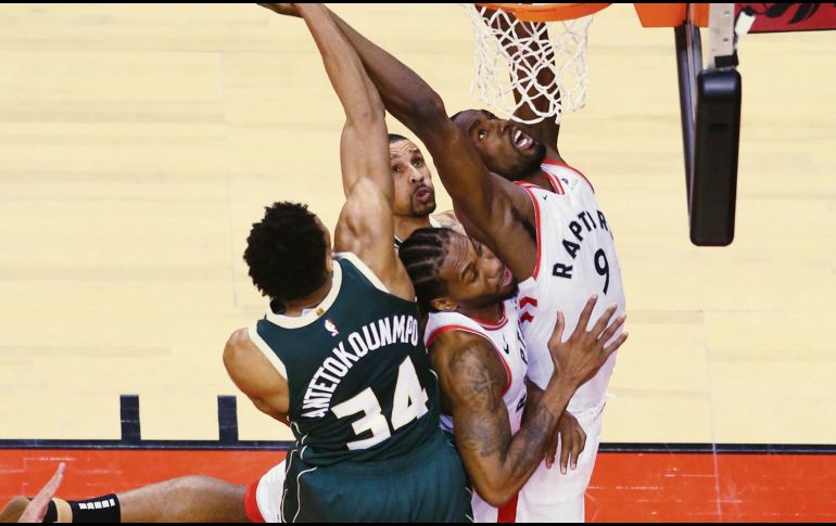 Giannis Antetokounmpo promedia dos tapones por juego en la presente temporada. AFP