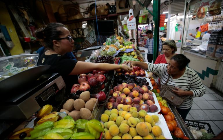 Entre los principales genéricos con variaciones de precios al alza se encuentra el aguacate (16.87%), chile serrano (5.49%), naranja (4.86%). EL INFORMADOR/ ARCHIVO