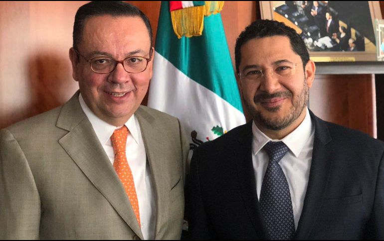 Germán Martínez (izq) participará en el próximo periodo extraordinario del Senado. TWITTER / @martibatres