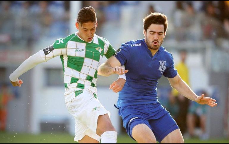 Todavía no se conoce el tiempo por el cual Briseño (D) acordó con el Guadalajara. INTERNET/Primeira Liga