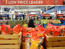 Tiendas como Walmart y Target han alertado por un aumento en sus precios a causa de los gravámenes. AFP/F. Brown