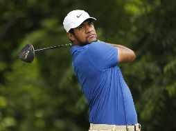 Tony Finau tiene un golpe de ventaja sobre Jordan Spieth y el canadiense Rogen Sloan. AFP/M. Reaves