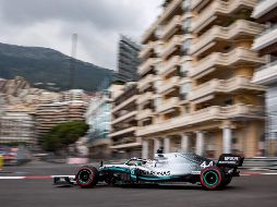 El pentacampeón británico no tuvo rivales en la sesión de ayer en el Gran Premio de Mónaco, sexta competencia de la temporada de la Fórmula Uno. AFP/A. Isakovic