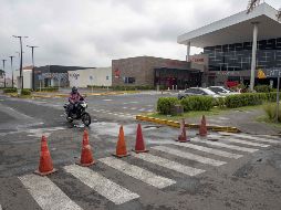 Tiendas cerradas en el centro comercial 
