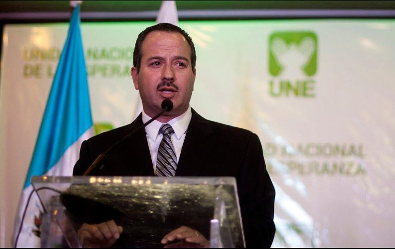 Leal, quien está fuera de Guatemala desde el año 2016, era uno de los intermediarios que buscaba empresas y según las pesquisas recibió unos 500 mil dólares en comisiones en el caso conocido como Traficantes de Influencias. TWITTER / @cadenainfogt