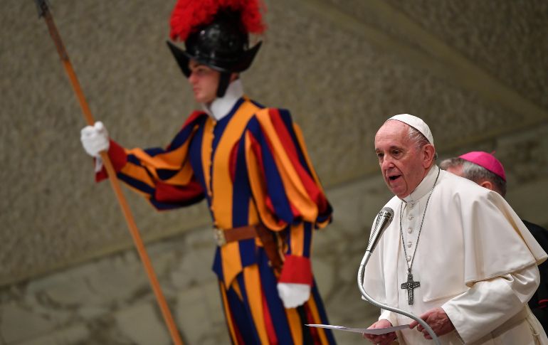 Francisco denunció las decisiones de abortar basadas en los exámenes prenatales, ya que un ser humano ''nunca es incompatible con la vida''. AFP / A. Solaro