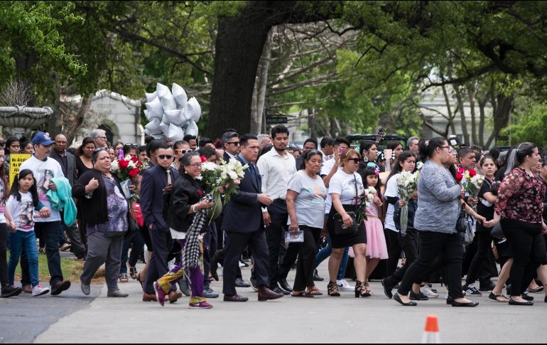 Cientos de personas, incluidos miembros de la comunidad local que no conocían a la víctima, llenaron el interior y las inmediaciones de la casa funeraria Mount Auburn. AP/R. Majewski-Chicago Sun Times