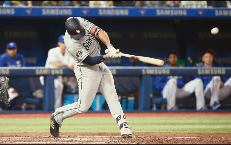 Hunter Renfroe conectó dos de los siete cuadrangulares de los Padres ayer en Toronto, uno de ellos de tres carreras en la paliza de San Diego sobre los Azulejos. AFP / T. Szczerbowski