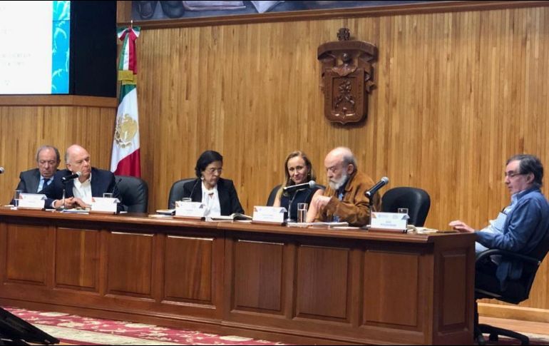 La mesa de análisis del foro Desafíos a la libertad en el siglo XXI en Guadalajara. EL INFORMADOR/R. Rivas