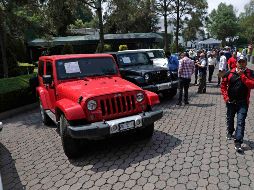 Recaudan 28 millones de pesos en subasta de autos en Los Pinos