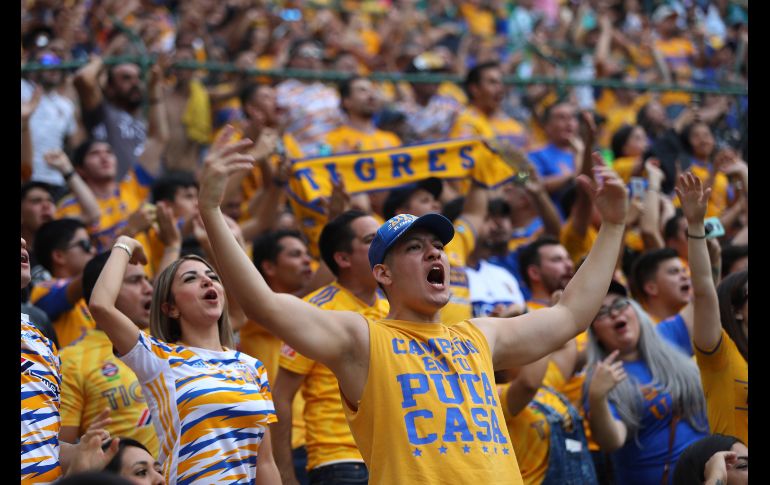 De igual manera los aficionados de Tigres se hicieron presentes en la casa del León para impulsar a su escuadra. AP / R. Ruiz