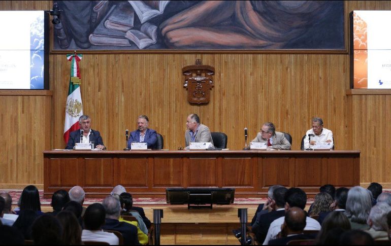 La mesa “Las garantías de la libertad: las instituciones como contrapesos democráticos” del Foro Diálogos a la libertad en el Siglo XXI. TWITTER / @udg_oficial