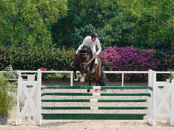 Vizcaíno se impuso en la libre con obstáculos a 1.40 metros a lomos de “D’Angelo 6”. EL INFORMADOR / A. Camacho