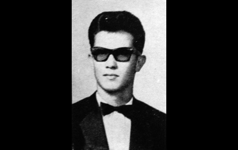 Francisco L. Corcuera Simancas en un look muy rocanrolero, similar al que usaban los cantantes Buddy Holly o el sensacional Roy Orbison, emigró del Cervantes al Instituto de Ciencias, en donde se graduó finalmente en aquel verano del 59. CORTESÍA / F. Partida