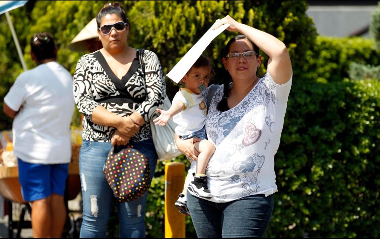 De acuerdo con el IMSS, se debe utilizar el protector solar siempre que haya exposición a la radiación solar, sobre todo entre las 11:00 y las 16:00 horas. EL INFORMADOR / ARCHIVO