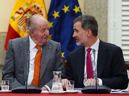 Juan Carlos I junto a su hijo Felipe VI, durante una reunión del patronato de la Fundación Cotec el pasado 14 de mayo. EFE/ARCHIVO