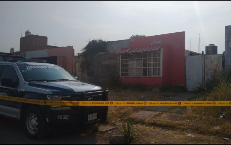 Policías municipales acudieron a la finca ubicada en la calle Juan Correa, al cruce de Av. de los Silos. ESPECIAL / Policía de Tlajomulco