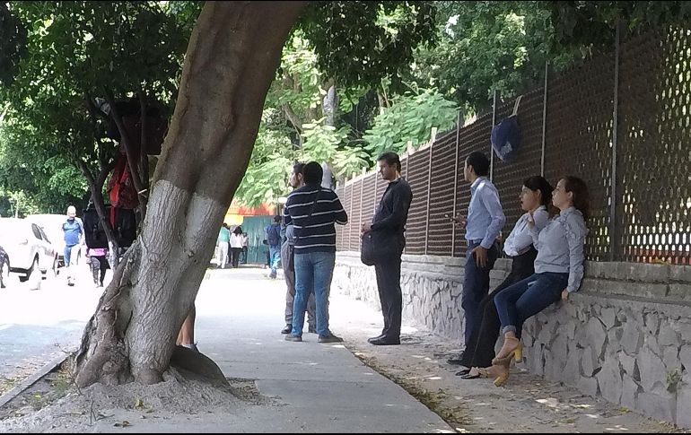 Los “coyotes” se encuentran aún en derredor de la Junta Local de Conciliación y Arbitraje, ubicada en calzada Las Palmas. EL INFORMADOR/A. Camacho