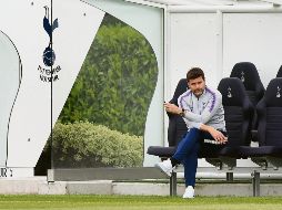 Mauricio Pochettino observa el entrenamiento del Tottenham. EFE