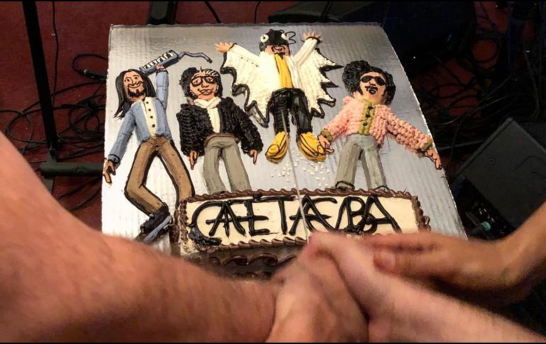Los músicos están cumpliendo treinta años de carrera y para continuar con el festejo la serie dedicará dos horas para mostrar material inédito con acceso a grabaciones poco vistas y detrás de cámaras. FACEBOOK / Café Tacvba Oficial