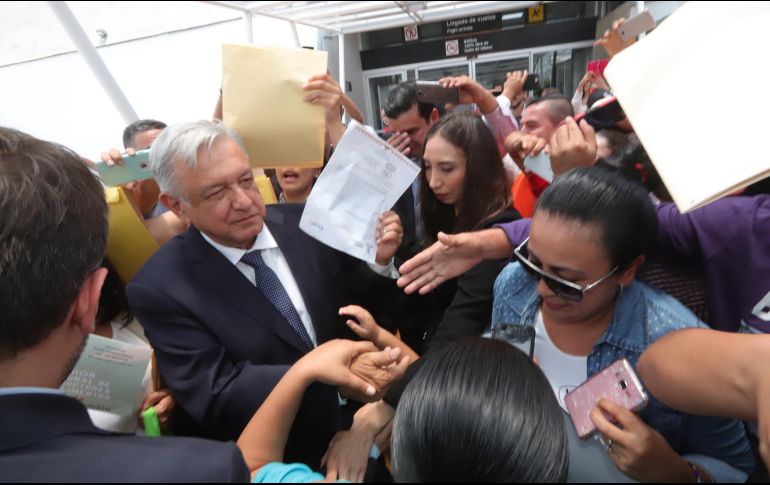 A su llegada a la sala del aeropuerto, el primer mandatario dijo que no sintió temor por este inconveniente. NTX/G. Durán