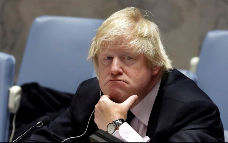 La acusación afirma que el político obligó a la ciudadanía a votar de manera desinformada. AP