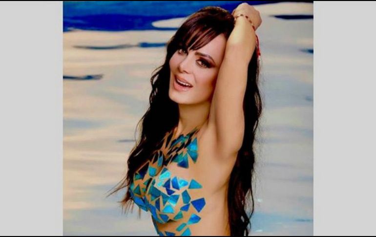 La también cantante acompaña la sensual instantánea con un mensaje de agradecimiento para su familia, amigos y público. INSTAGRAM / maribelguardia