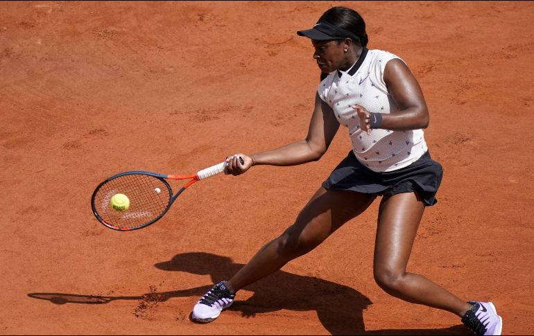 La estadounidense Sloane Stephens, quien se encuentra en el lugar siete del ranking, superó a la española Sara Sorribes Tormo en un partido que duró una hora con 26 minutos. AFP / K. Tribouillard