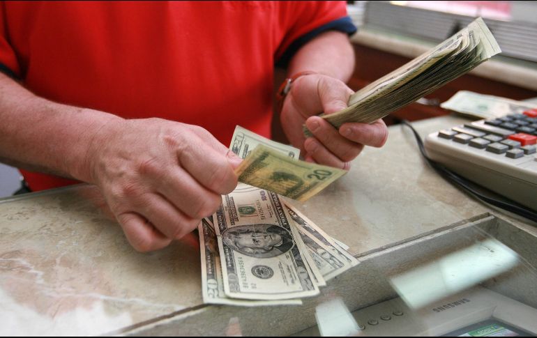 Este miércoles, el dólar se compró en un precio mínimo de 18.05 pesos. EL INFORMADOR/ARCHIVO