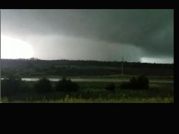 Captan espectacular tornado en Kansas