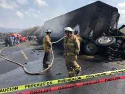El percance entre el autobús de turismo y un tráiler ocurrió en la autopista Veracruz-Puebla. EFE