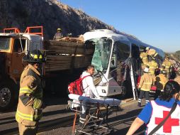 Al lugar del accidente se desplazaron elementos de Protección Civil municipales, estatales y de Capufe. TWITTER@CEPCDurango