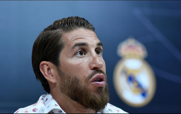 El capitán, que llegó desde el Sevilla en verano de 2005, reconoció tener una importante oferta económica de un club chino. AFP / O. Del Pozo