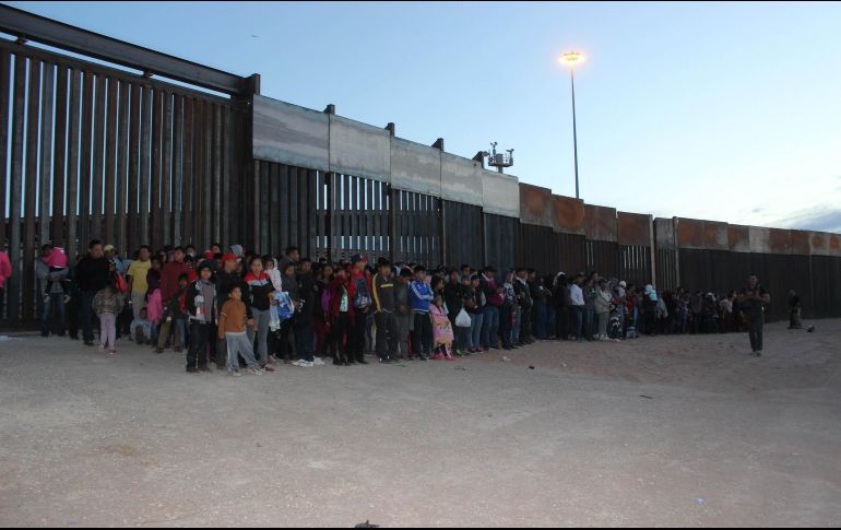 De ese grupo de indocumentados, al menos 934 viajaban con familiares, 63 eran menores no acompañados y 39 eran adultos que se trasladaban solos. AFP/US Customs and Border Protection