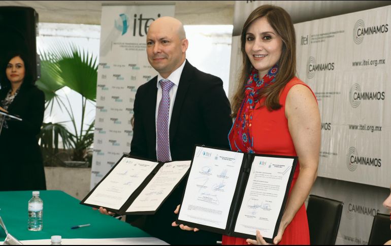 La presidenta del Itei, Cynthia Cantero y el presidente del TJA, José Ramón Jiménez. ESPECIAL