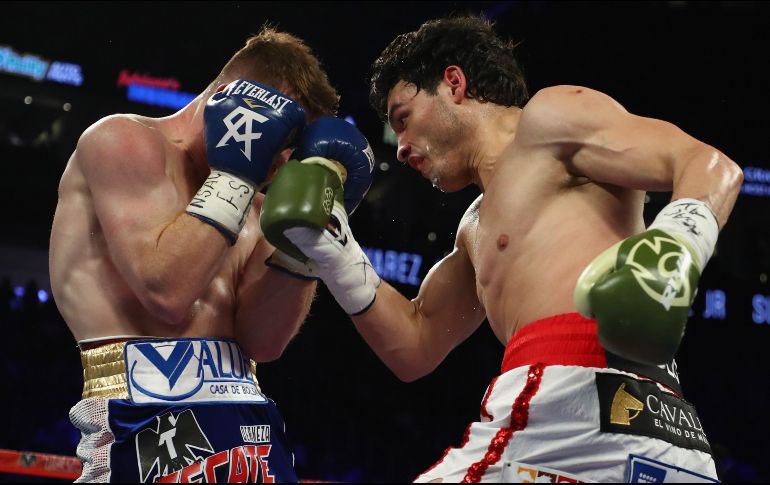 La última pelea del Jr. sucedió precisamente contra el ''Canelo'' el pasado 6 de mayo de 2017 en Las Vegas. AFP / ARCHIVO