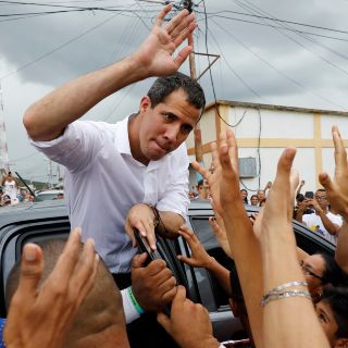 Juan Guaidó desafía a Maduro en la cuna de Hugo Chávez en Venezuela