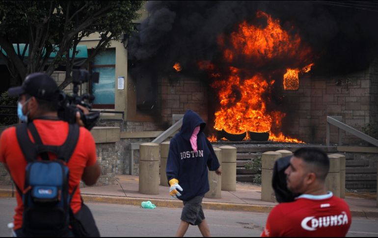 El acto se llevó acabo durante una protesta contra reformas a la educación y a la salud. AP/E. Martínez