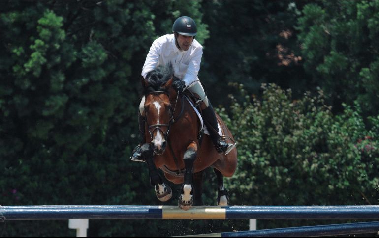 Rodrigo Gómez realiza su recorrido a lomos de “Mazarik LP”. EL INFORMADOR/G. Gallo