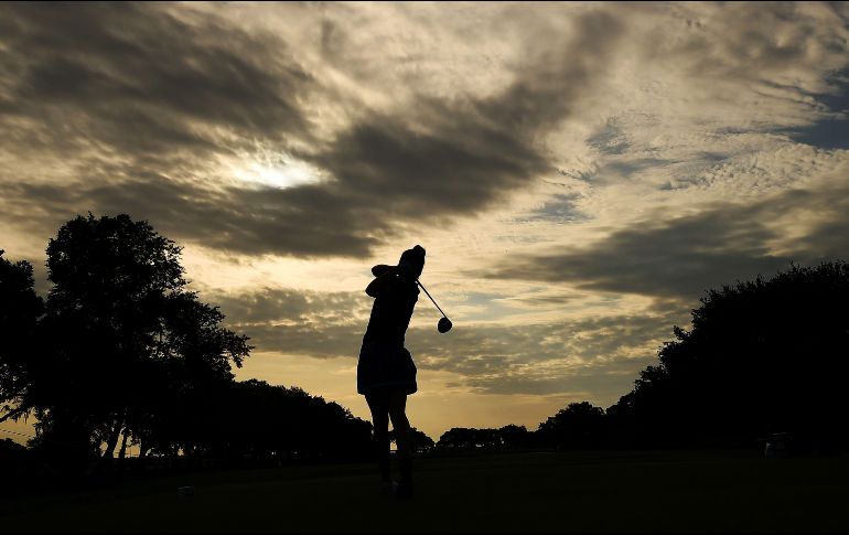 Gaby López tira en el tercer hoyo. AFP/S. Revere
