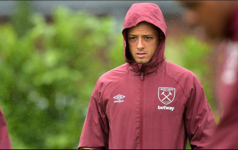 La prensa británica ha filtrado que el técnico Manuel Pellegrini le ha puesto la etiqueta de prescindible al mexicano, ya que apenas le dio ocho goles en la pasada campaña. TWITTER / @WestHamEspanol