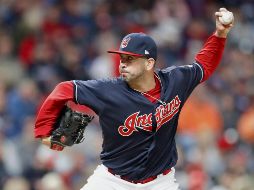 Óliver Pérez no recibió daño durante una entrada y dos tercios de labor. AP