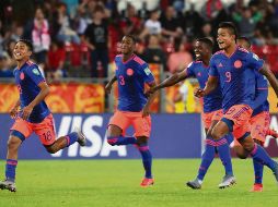 Los colombianos celebran el triunfo en penaltis. AP