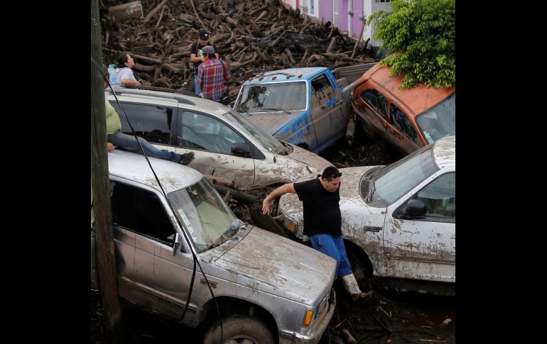 Alrededor de 70 vehículos también resultaron con afectaciones. EFE/F. Guasco