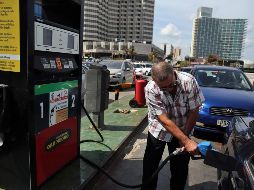 La escasez de gasolina golpea con fuerza a varias regiones del país, incluidos los estados de Zulia y Bolívar. EFE/Archivo