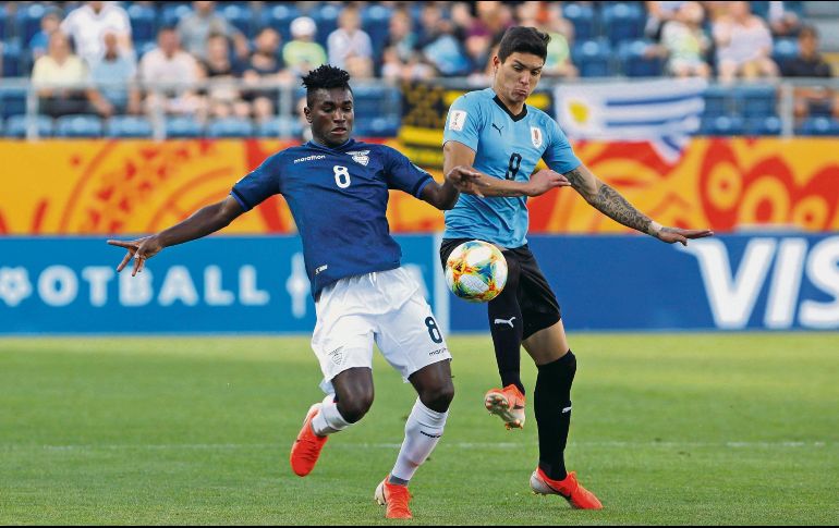 Los ecuatorianos sorprendieron a los uruguayos, ayer en Polonia. EFE